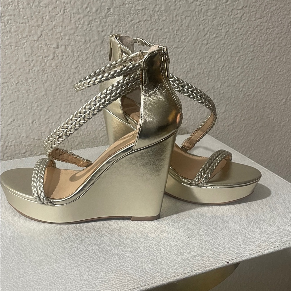 Badgley Mischka Strappy Women's Heels size 5 Elegant Gold Wedge Sandals